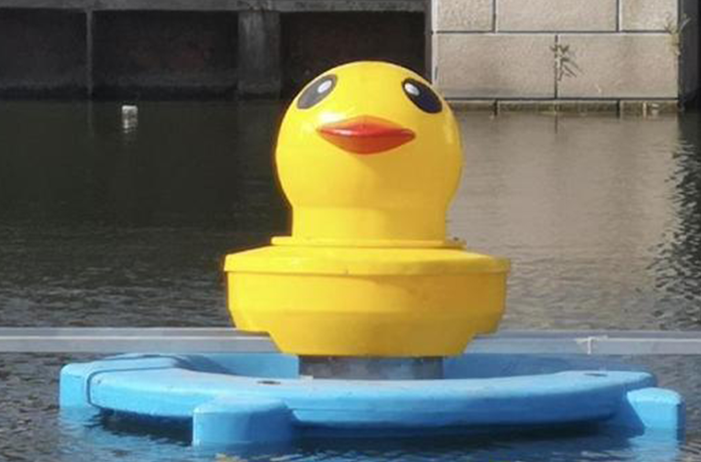 “小黄鸭来了”日湖治水用上水车式增氧涌浪机